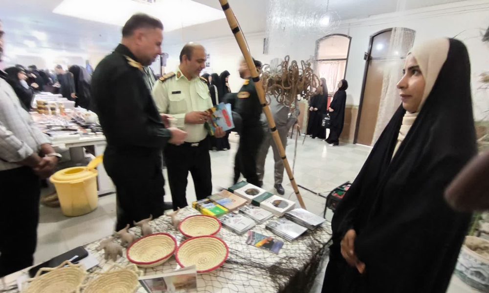 برپایی غرفه تالابی همزمان هفته پژوهش در دانشگاه پیام نور شادگان